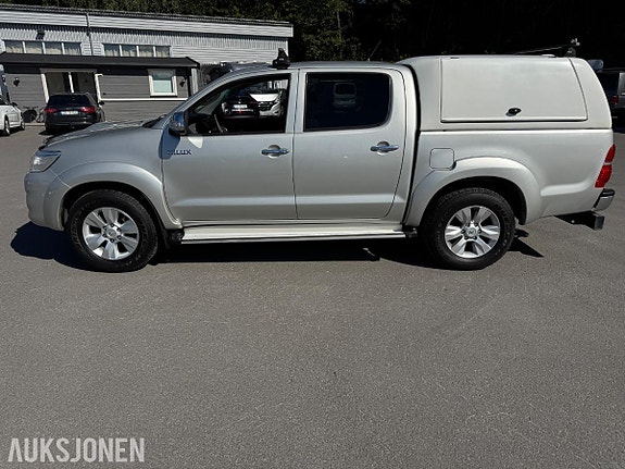 Toyota HiLux 2 of 30