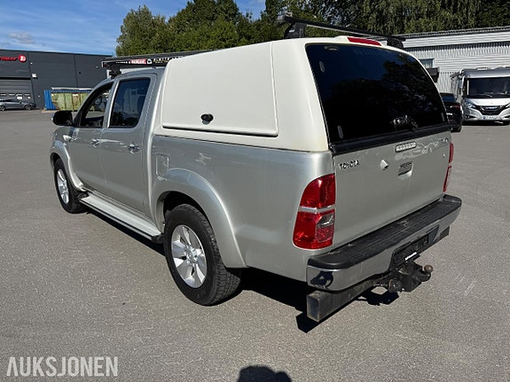 Toyota HiLux 3 of 30