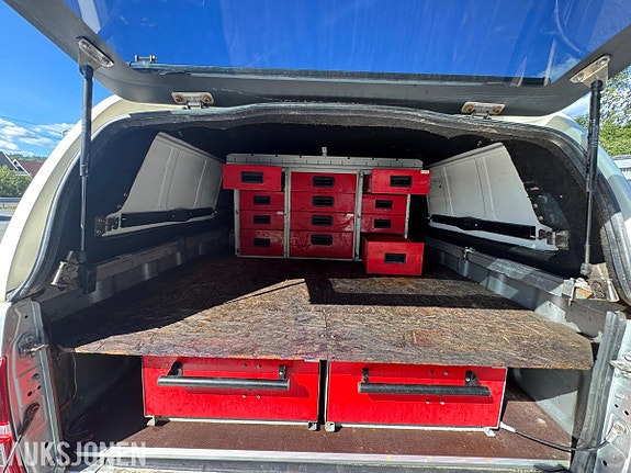 Toyota HiLux 24 of 30