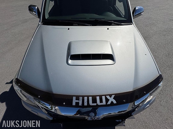 Toyota HiLux 10 of 30