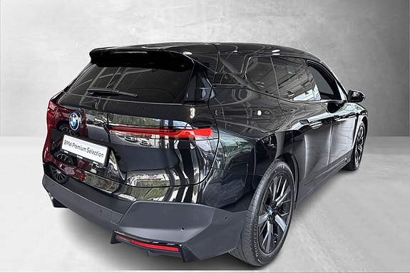 BMW iX 4 of 15