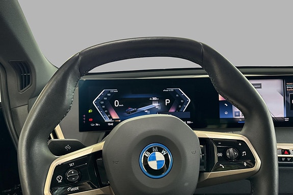 BMW iX 6 of 15