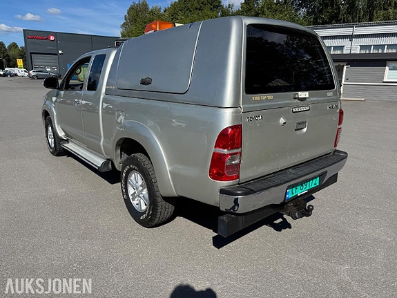 Toyota HiLux 3 of 30