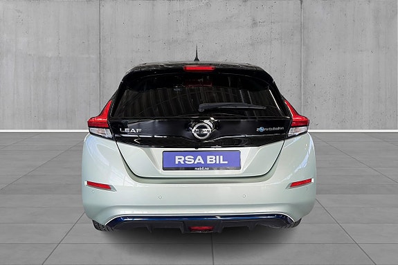 Nissan Leaf 4 of 26