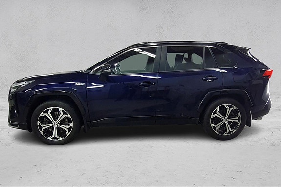 Toyota RAV4 Plug-in Hybrid 2 of 5