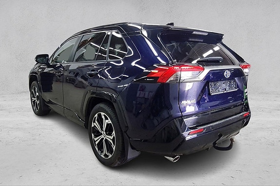Toyota RAV4 Plug-in Hybrid 3 of 5