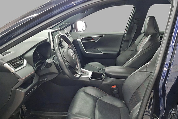 Toyota RAV4 Plug-in Hybrid 4 of 5