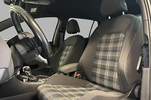 Volkswagen Golf VII 10 of 27