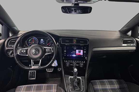 Volkswagen Golf VII 9 of 27