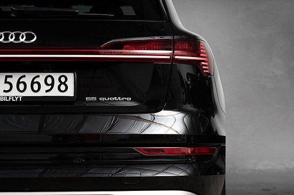 Audi e-tron 8 of 30