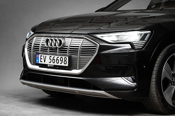 Audi e-tron 9 of 30