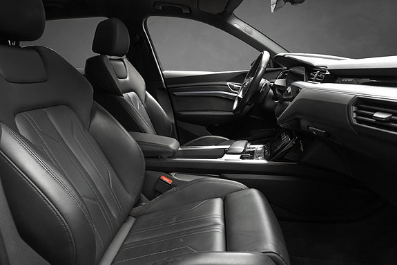 Audi e-tron 24 of 30