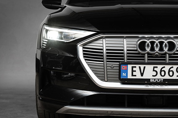 Audi e-tron 7 of 30