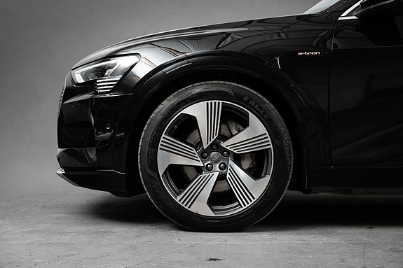 Audi e-tron 11 of 30