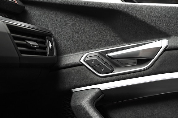 Audi e-tron 23 of 30
