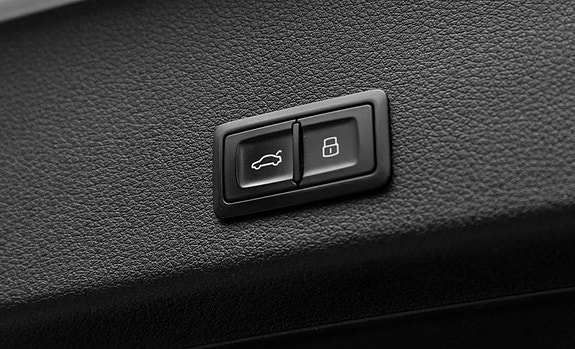 Audi e-tron 28 of 30