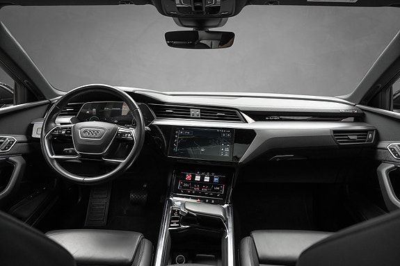 Audi e-tron 29 of 30