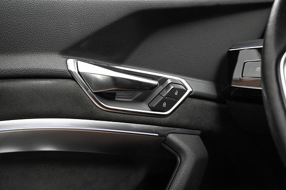 Audi e-tron 12 of 30