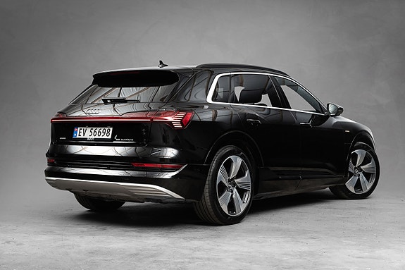 Audi e-tron 4 of 30