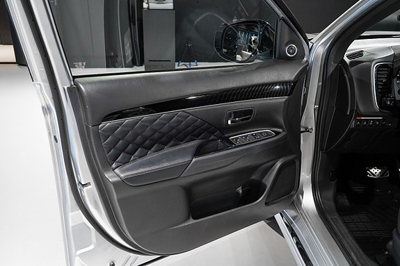Mitsubishi Outlander 18 of 30