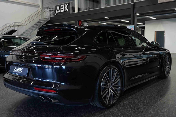 Porsche Panamera 4 12 of 30
