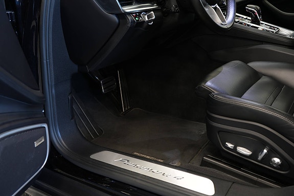 Porsche Panamera 4 27 of 30