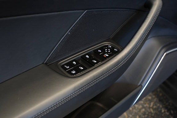 Porsche Panamera 4 26 of 30