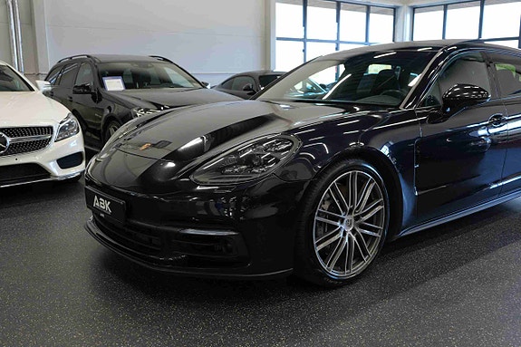 Porsche Panamera 4 2 of 30