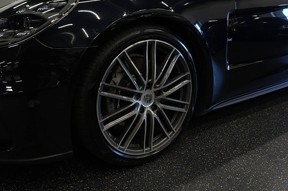 Porsche Panamera 4 3 of 30
