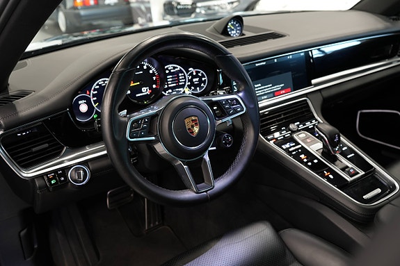 Porsche Panamera 4 30 of 30