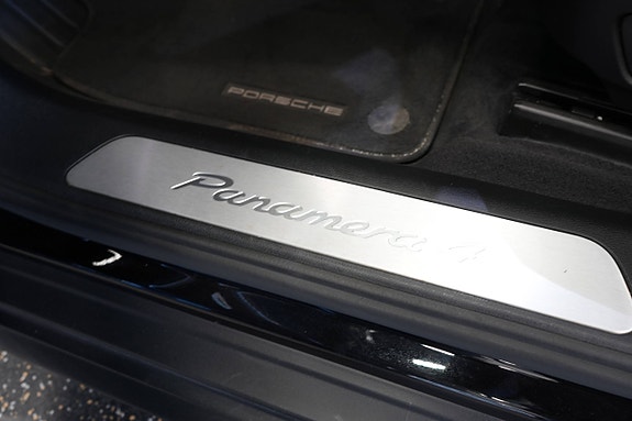 Porsche Panamera 4 28 of 30