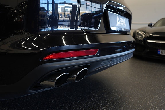 Porsche Panamera 4 18 of 30
