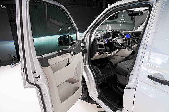 Volkswagen Transporter 18 of 30