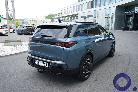 Peugeot e-5008 7 of 23