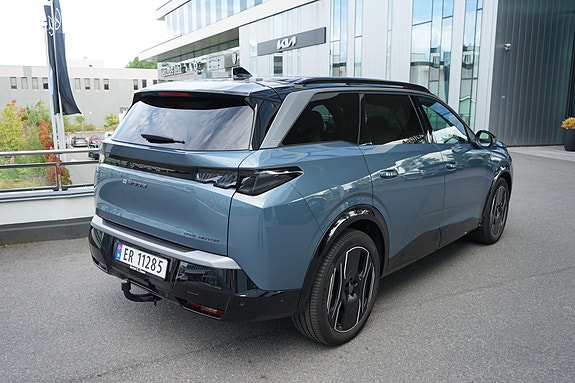 Peugeot e-5008 23 of 23