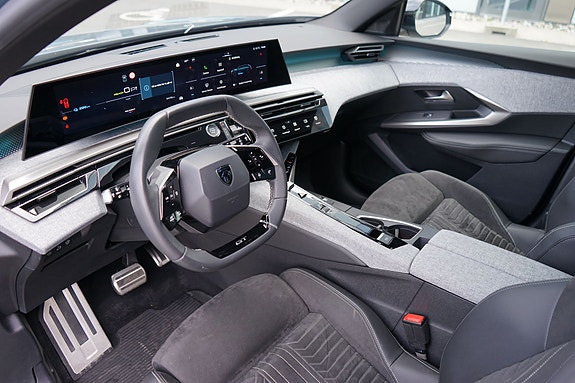 Peugeot e-5008 10 of 23