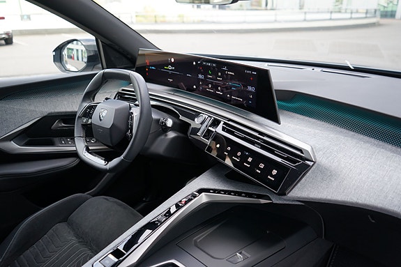 Peugeot e-5008 9 of 23