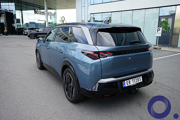 Peugeot e-5008 6 of 23