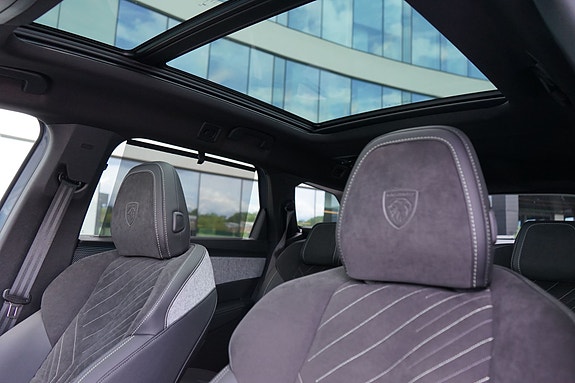 Peugeot e-5008 14 of 23