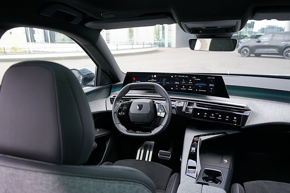 Peugeot e-5008 8 of 23