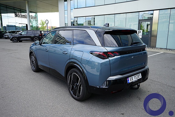 Peugeot e-5008 5 of 23