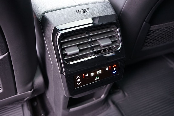 Peugeot e-5008 19 of 23