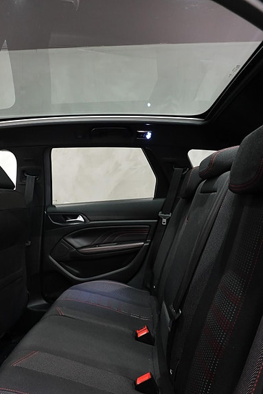 Peugeot 308 SW 23 of 30