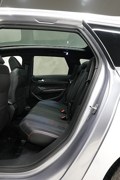 Peugeot 308 SW 21 of 30