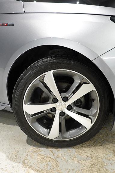 Peugeot 308 SW 17 of 30