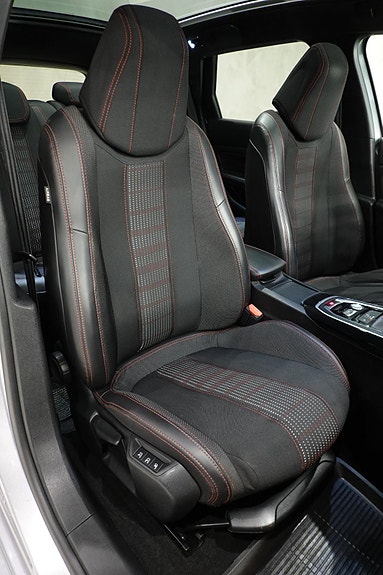 Peugeot 308 SW 25 of 30