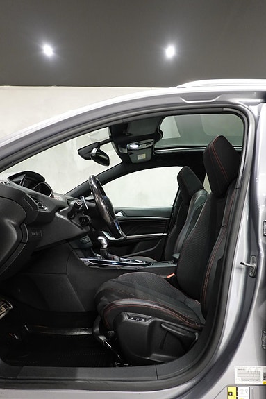Peugeot 308 SW 18 of 30
