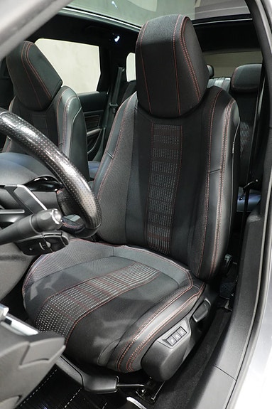Peugeot 308 SW 19 of 30