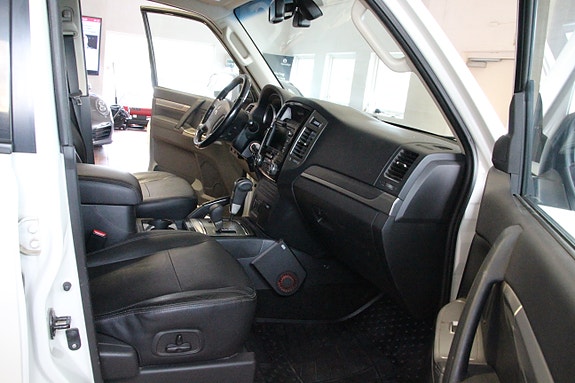 Mitsubishi Pajero 10 of 20