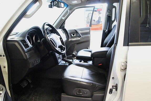 Mitsubishi Pajero 9 of 20